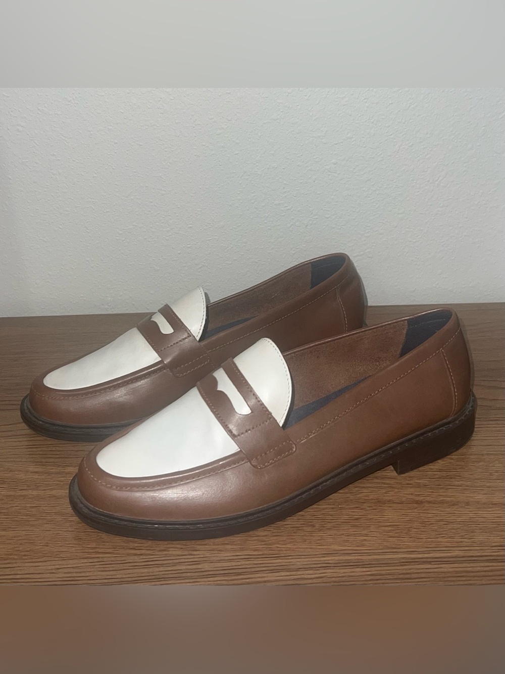 Cole Haan Pinch Women’s Brown White Leather Penny Loafers Preppy 9.5B - Picture 4 of 9